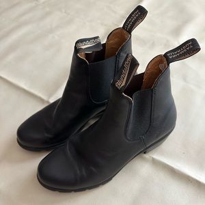 Blundstone black boots #558